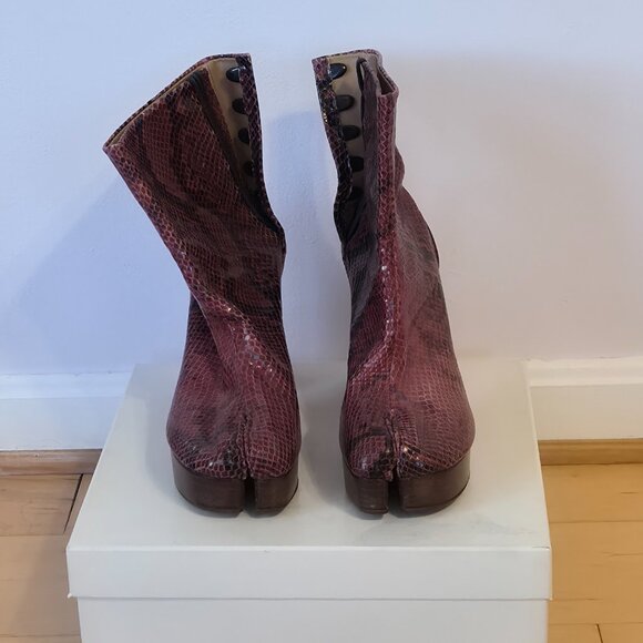 Maison Margiela Red Snakeskin Embossed Platform Tabi Boots Sz 40 - Picture 2 of 9